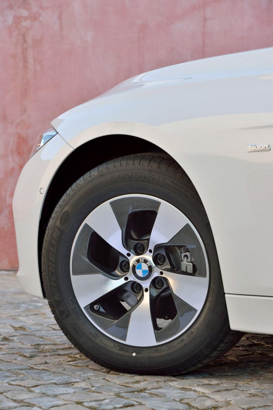  BMW 320d Touring EfficientDynamics Edition Sport Line 2015 года  (фото 4 из 28)